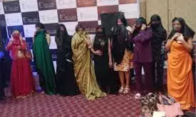 होटल गणेश में चल रही रेव पार्टी और देह व्यापार छापा10 युवतियां और 20 युवकों को दबोचा