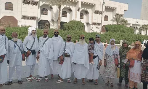 सात समुंदर पार मक्का शरीफ ने हिंदुस्तान के लिए अमन चेन सुख समृद्धि की दुआ की