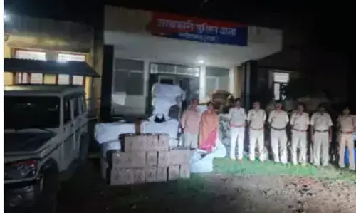 अवैध शराब फैक्ट्री पर छापा, बड़ी मात्रा में शराब और उपकरण जप्त आरोपी फरार