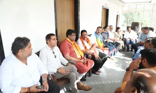 वन मंत्री ने परशुराम महादेव मंदिर परिसर में वन संरक्षण को लेकर ग्रामीणों से की चर्चा