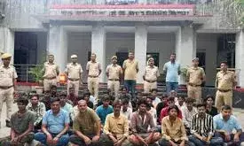पुलिसकर्मियों ने 220 ठिकानों पर की ताबड़तोड़ छापेमारी, अपराधियों में मच गई खलबली