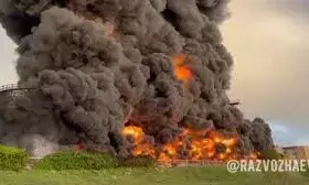 यूक्रेनी ड्रोन अटैक से रूस तेल डिपो में लगी भीषण आग, रूस ने भी दागे 76 ड्रोन और 7 मिसाइलें