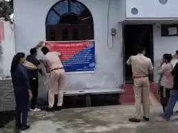 फरार तस्कर जाट पर माण्डलगढ़ पुलिस की बड़ी कार्रवाई, 1 करोड़ की संपत्ति सीज:  सांगानेर कॉलोनी में छापा, तस्करों में मचा हड़कंप