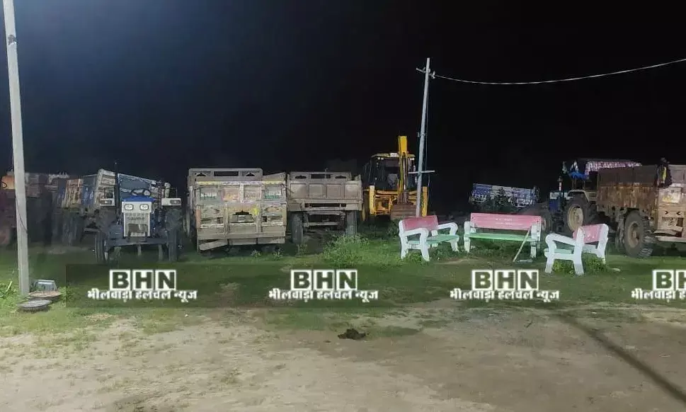 आकोला बनास नदी में डीएसटी टीम की दबिश, पांच ट्रैक्टर ट्राली, एक ट्रोली व दो जने गिरफ्तार