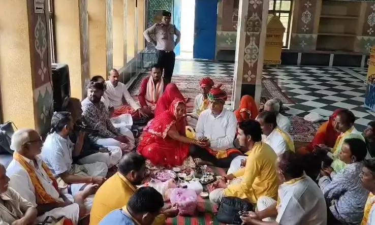 सिंगोली चारभुजा नाथ में भोलेनाथ का किया रुद्राभिषेक