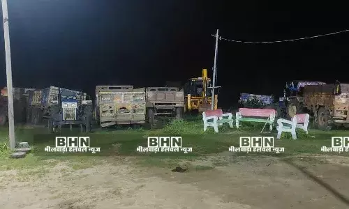 आकोला बनास नदी में डीएसटी टीम की दबिश, पांच ट्रैक्टर ट्राली, एक ट्रोली व दो जने गिरफ्तार