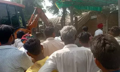 धनोप माताजी चौराहे पर अवैध अतिक्रमण पर चला प्रशासन का पीला पंजा