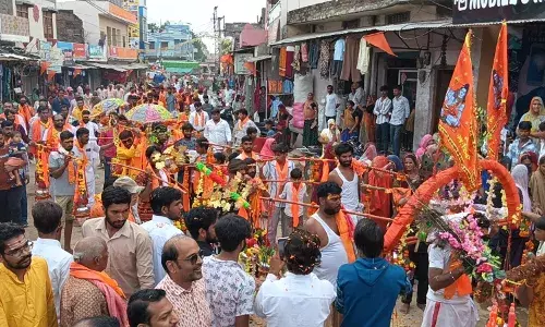 हर हर महादेव के जयकारे के साथ निकली कावड़ यात्रा