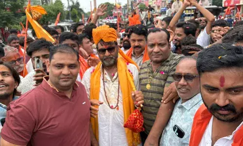 निजी बस एसोसियन द्वारा कावड़ यात्रा का किया  स्वागत