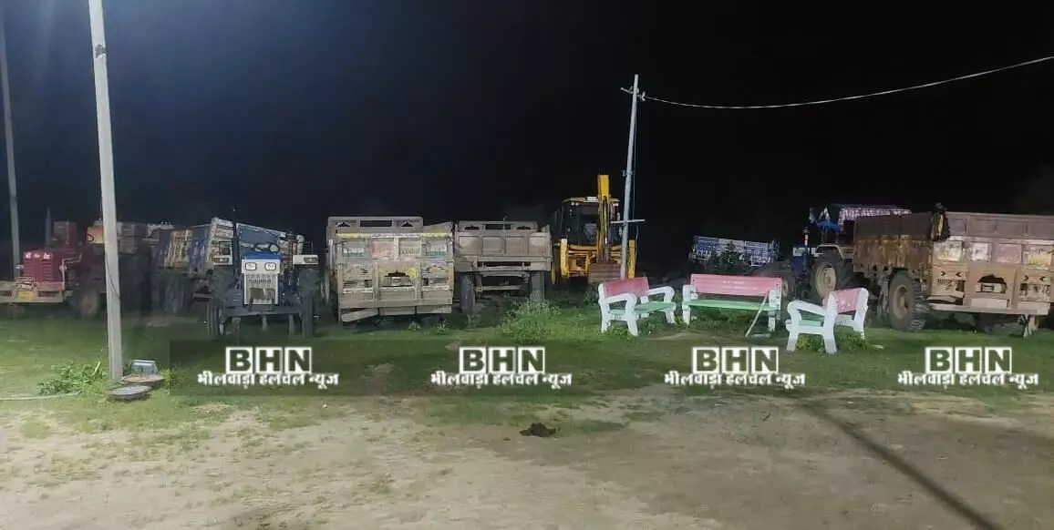 आकोला बनास नदी में डीएसटी टीम की दबिश, पांच ट्रैक्टर ट्राली, एक ट्रोली व दो जने गिरफ्तार