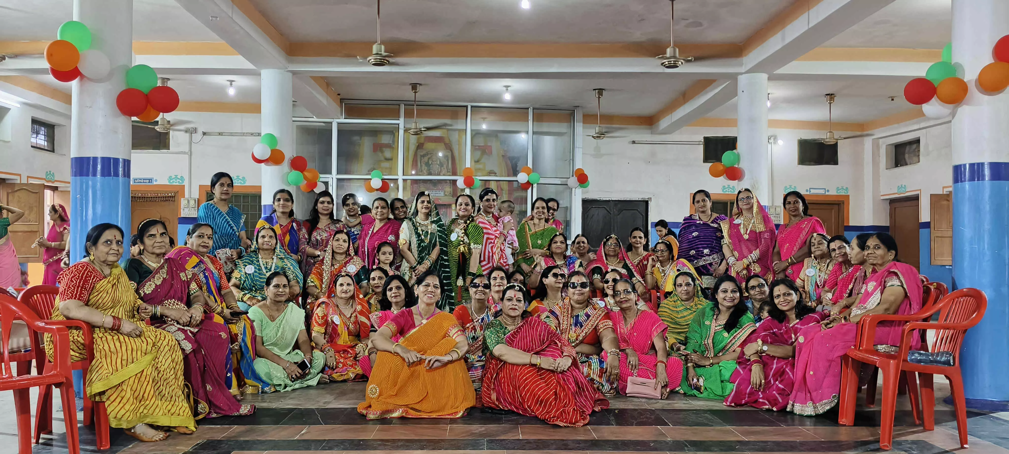 सावन की रिमझिम फुहारों के बीच मनाया लहरिया प्रतियोगिता महोत्सव