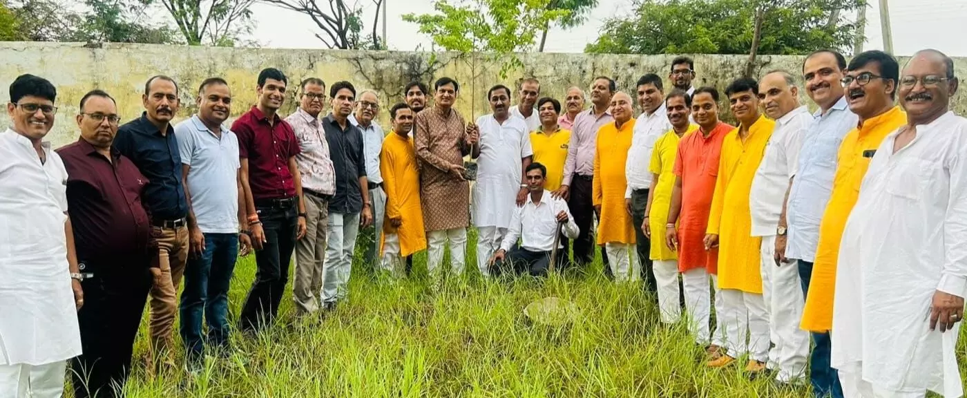 श्री महेश सेवा फाउंडेशन ने किया स्त्रधारा अभिषेक एवं पोधारोपण श्री महेश सेवा फाउंडेशन ने किया स्त्रधारा अभिषेक एवं पोधारोपण