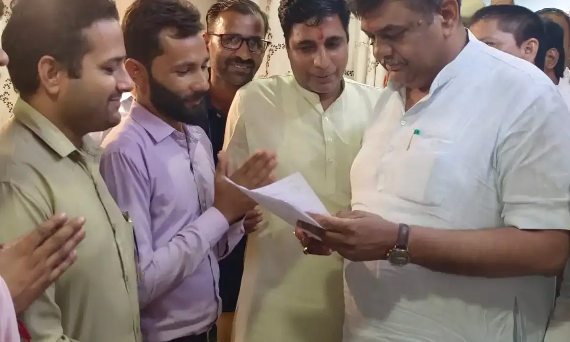 नई सीधी नर्सिंग भर्ती मैरिट वे बोनस से कराने की मांग के लिए के लिए ज्ञापन सौंपा