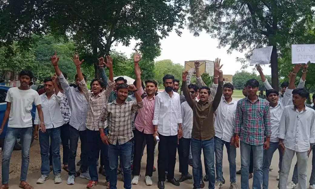 माणिक्य लाल वर्मा राजकीय महाविद्यालय में चार सूत्रीय मांग पत्र को लेकर क‍िया प्रदर्शन