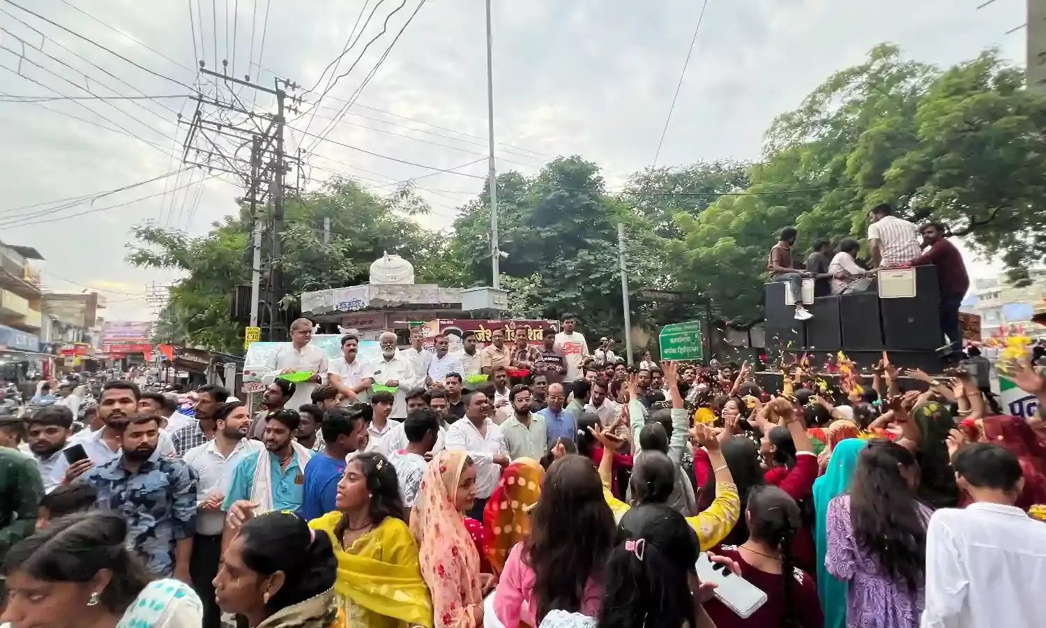 पूर्व सहकारिता मंत्री आंजना ने महाकाल की शाही सवारी का  किया स्वागत