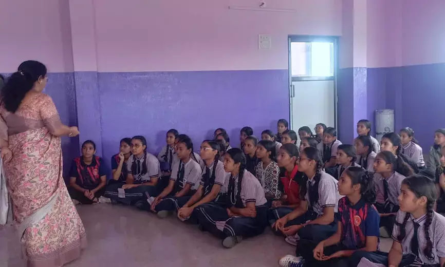 जिलेभर की स्कूलों में एनीमिया जांच और आयरन गोली वितरण