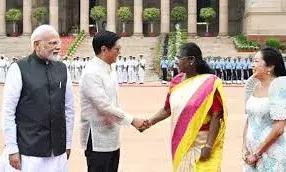 राष्ट्रपति मुर्मू ने किया मार्कोस का स्वागत; कहा- भारत और फिलीपींस के बीच गहरा रिश्ता राष्ट्रपति मुर्मू ने किया मार्कोस का स्वागत; कहा- भारत और फिलीपींस के बीच गहरा रिश्ता