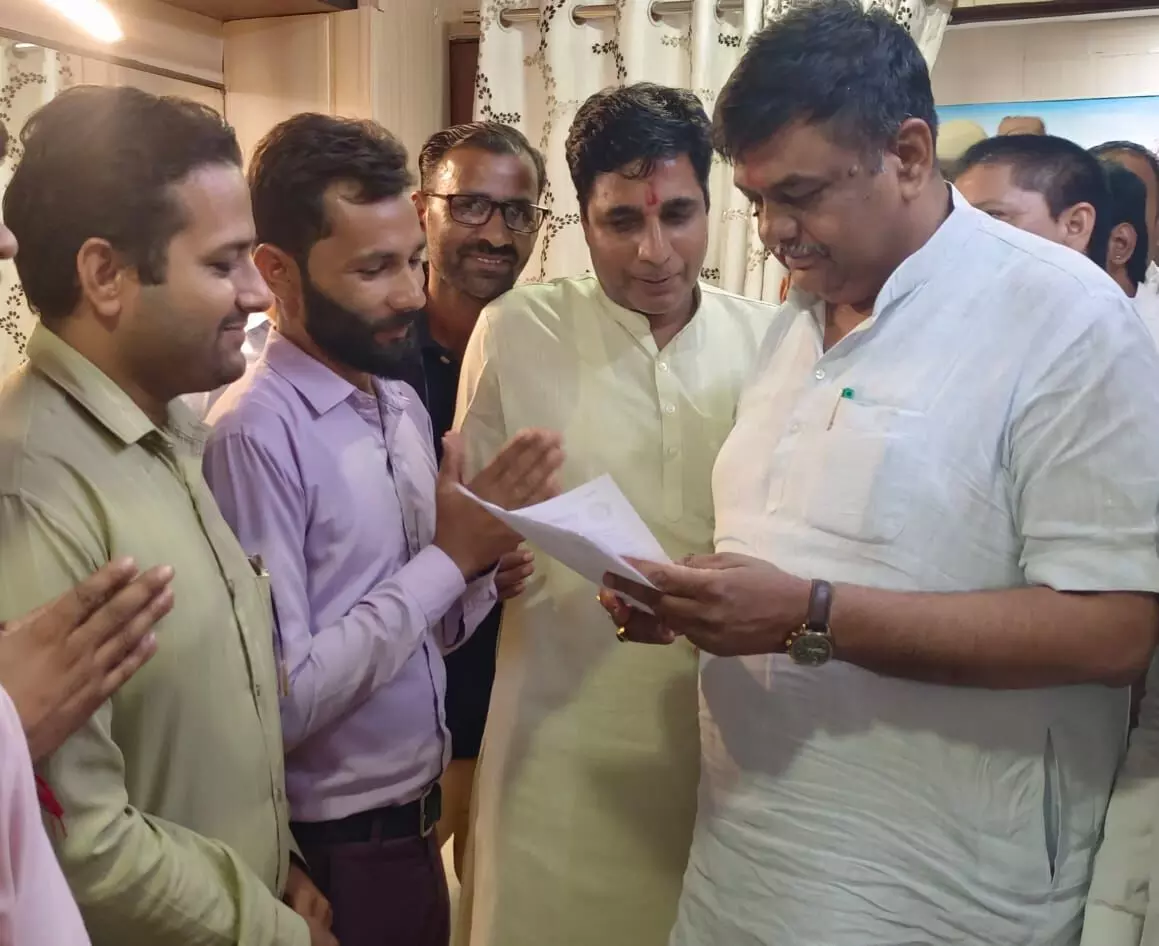 नई सीधी नर्सिंग भर्ती मैरिट वे बोनस से कराने की मांग के लिए के लिए ज्ञापन सौंपा