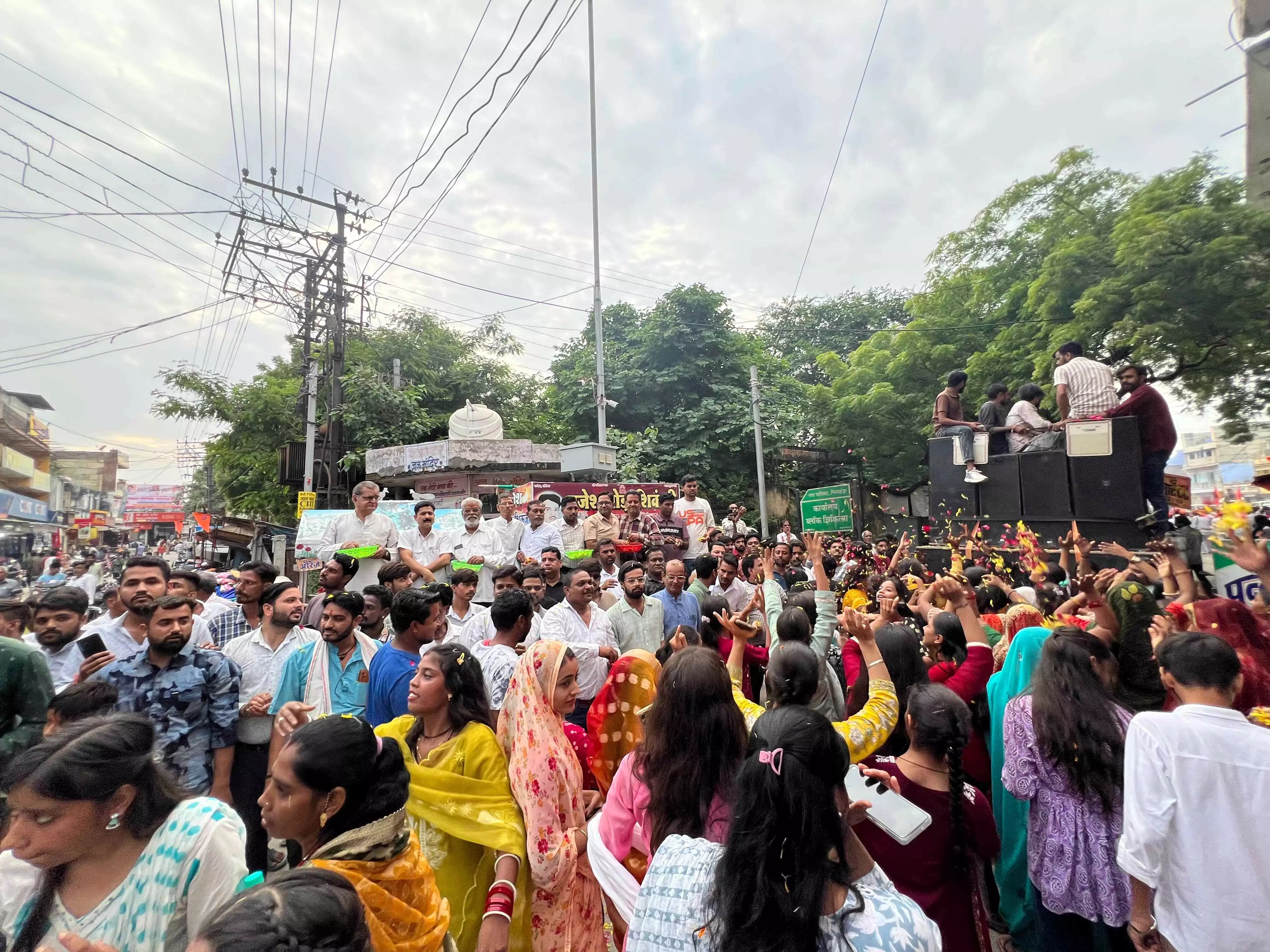 पूर्व सहकारिता मंत्री आंजना ने महाकाल की शाही सवारी का  किया स्वागत