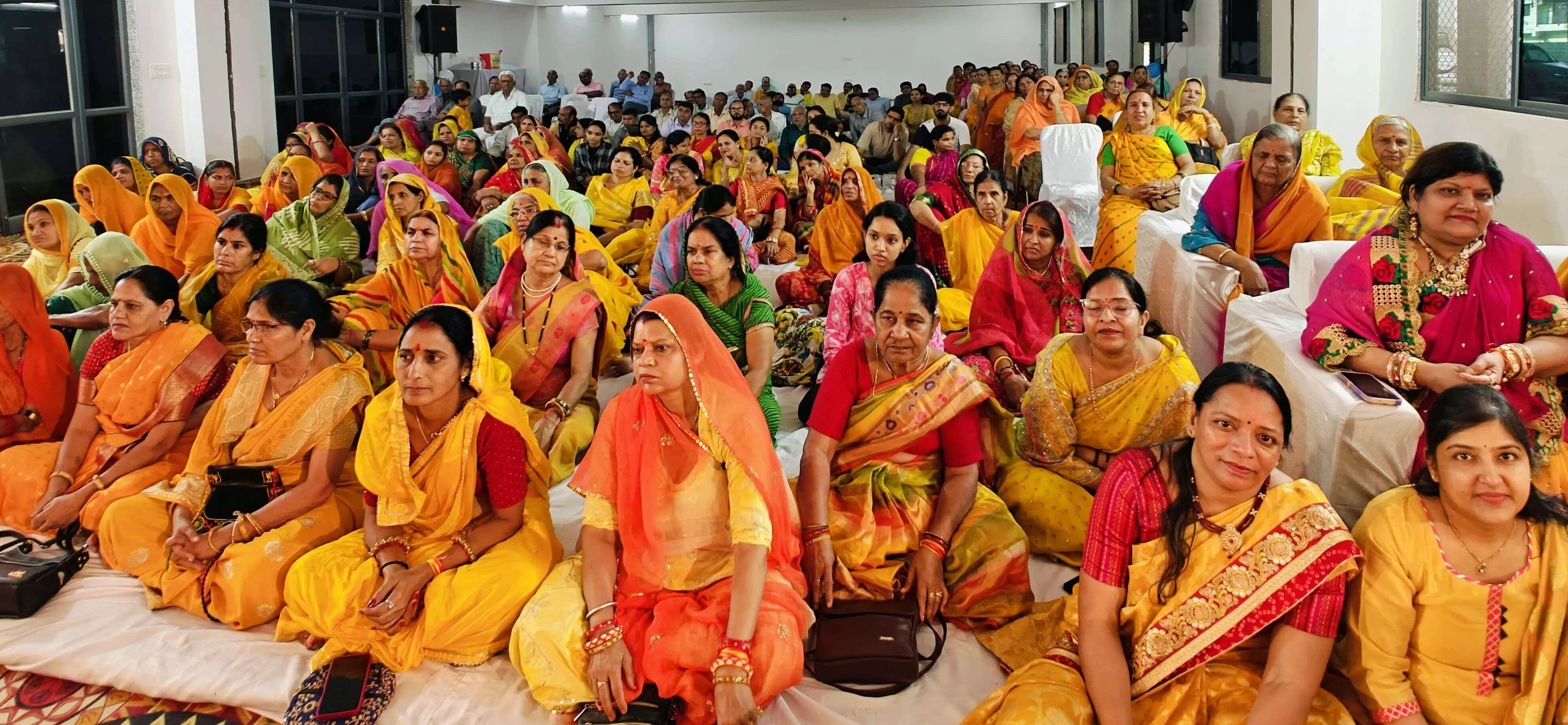 भागवत कथा में धूम धाम से मनाया कृष्ण जन्मोत्सव भागवत कथा में धूम धाम से मनाया कृष्ण जन्मोत्सव