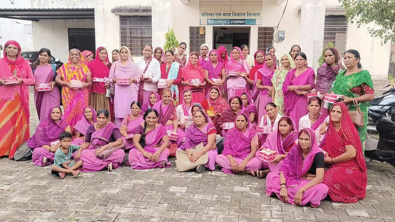 राज्य सरकार ने किया रक्षा बंधन पूर्व आंगनबाड़ी कार्यकर्ताओं का सम्मान