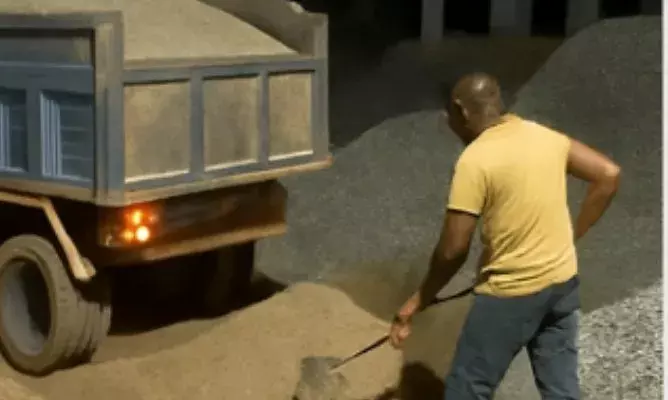 एस पी की सख्ती,महंगी हुई बजरी, अब रेत के चोर सक्रिय,होने लगे निर्माणकार्य बंद