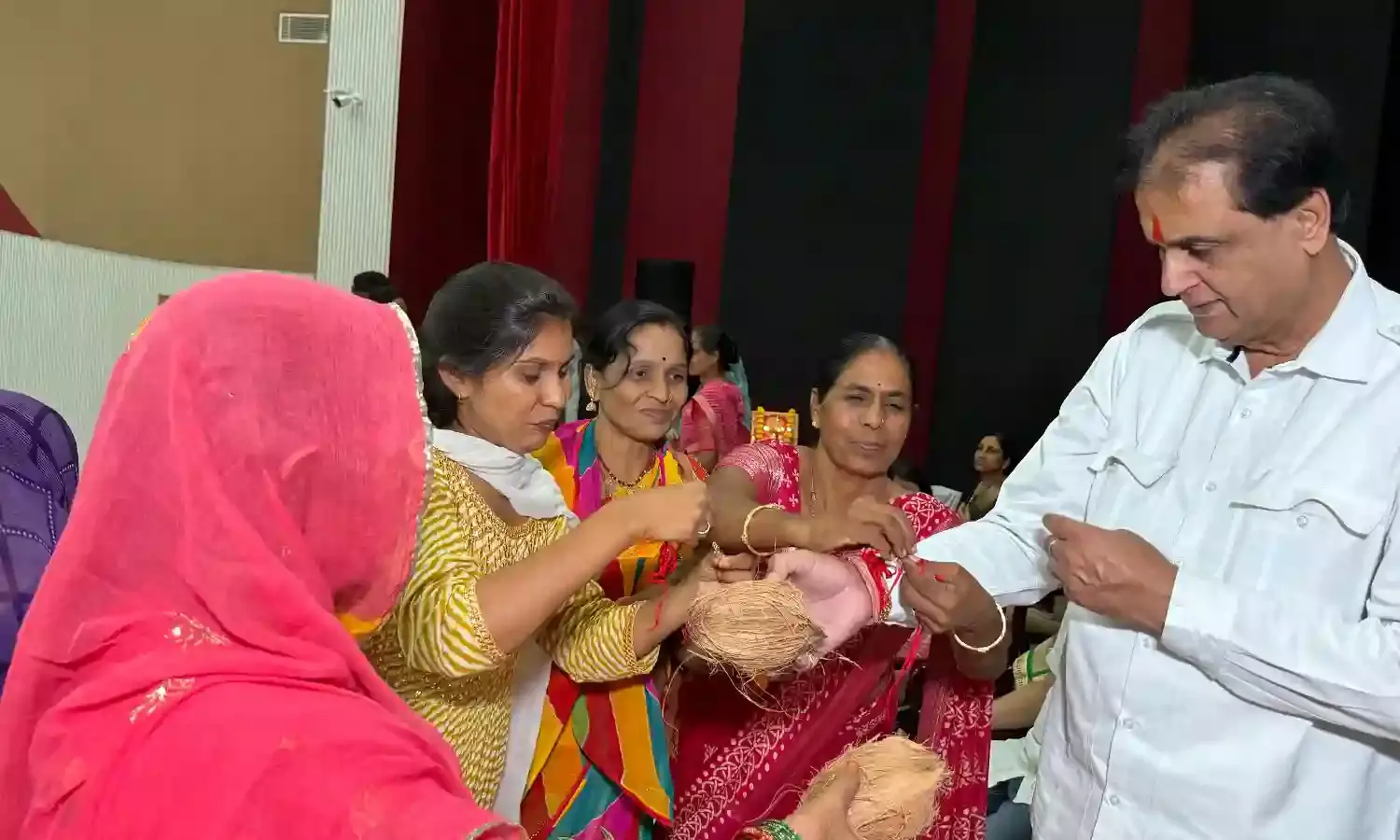 बहनों का सुरक्षा-सम्मान पर्व पर हुआ सम्मान दिवस का आयोजन