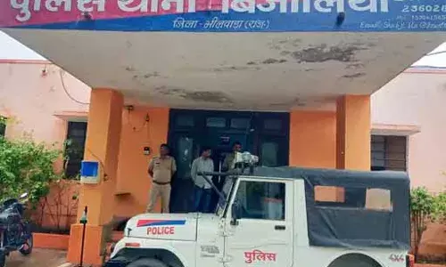 बिजौलिया में पुलिस की नाकाबंदी तोड़ भागे तस्कर, 10 किलो अफीम डोडा चूरा बरामद बिजौलिया में पुलिस की नाकाबंदी तोड़ भागे तस्कर, 10 किलो अफीम डोडा चूरा बरामद