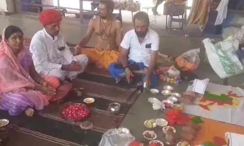 त्रिवेणी तीर्थ स्थल पर किया अभिषेक त्रिवेणी तीर्थ स्थल पर किया अभिषेक