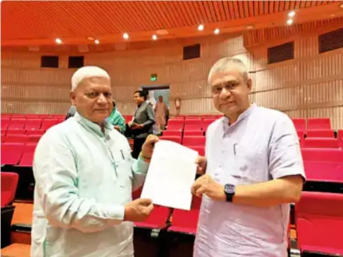 सांसद प्रयास रंग लाया, अब चेतक एक्सप्रेस में लगेंगे एलएचबी कोच, सुरक्षा होगी मजबूत सांसद प्रयास रंग लाया, अब चेतक एक्सप्रेस में लगेंगे एलएचबी कोच, सुरक्षा होगी मजबूत