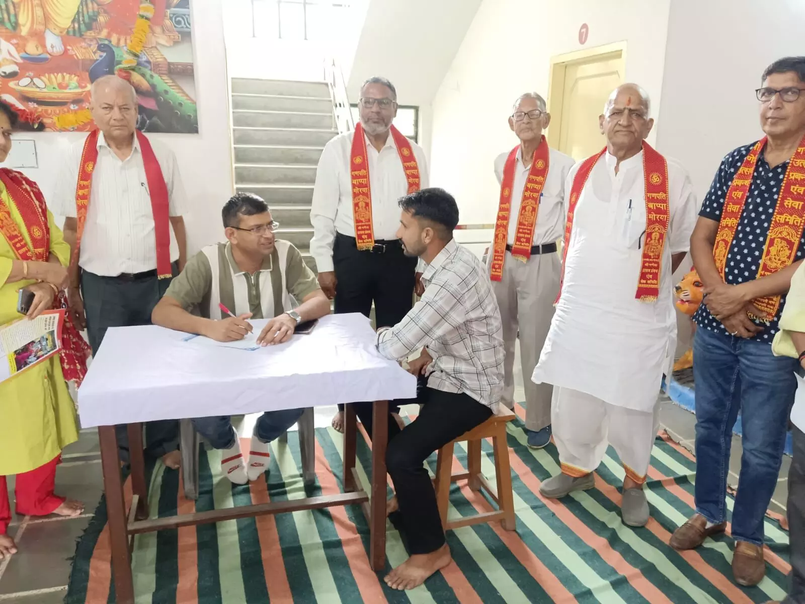 निशुल्क नेत्र जांच मोतियाबिंद ऑपरेशन एवं दंत रोग शिविर में रोगियों को दिया परामर्श निशुल्क नेत्र जांच मोतियाबिंद ऑपरेशन एवं दंत रोग शिविर में रोगियों को दिया परामर्श