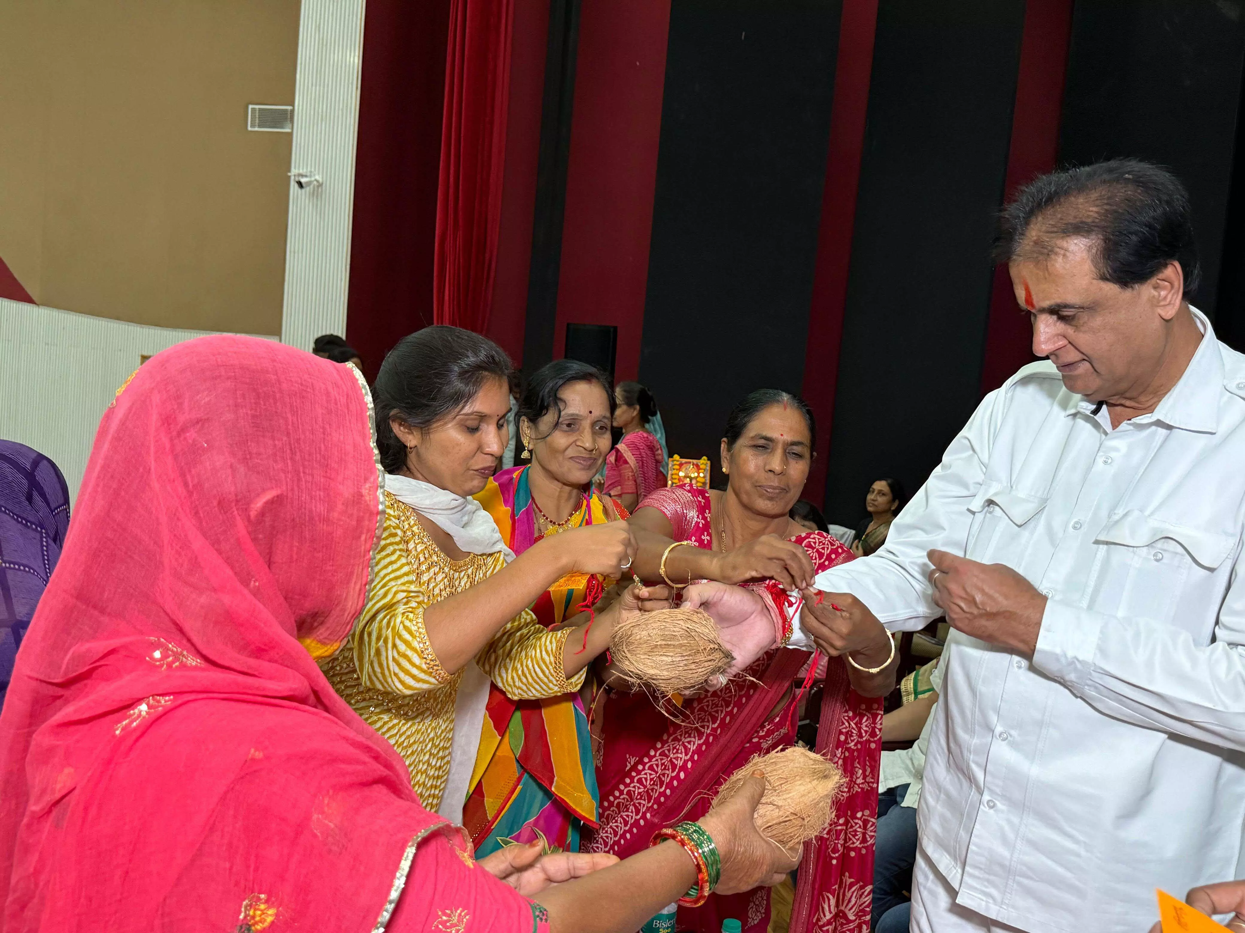 बहनों का सुरक्षा-सम्मान पर्व पर हुआ सम्मान दिवस का आयोजन बहनों का सुरक्षा-सम्मान पर्व पर हुआ सम्मान दिवस का आयोजन