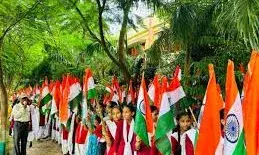 तिरंगा रैली में सांडों का हमला: 15 छात्र घायल, 4 के पैर में फ्रैक्चर तिरंगा रैली में सांडों का हमला: 15 छात्र घायल, 4 के पैर में फ्रैक्चर