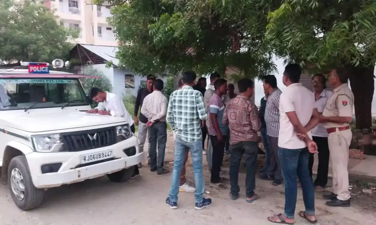 राखी बांधकर लौट रही महिला की ट्रेलर से कुचलकर मौत,बहन और जीजा गंभीर घायल