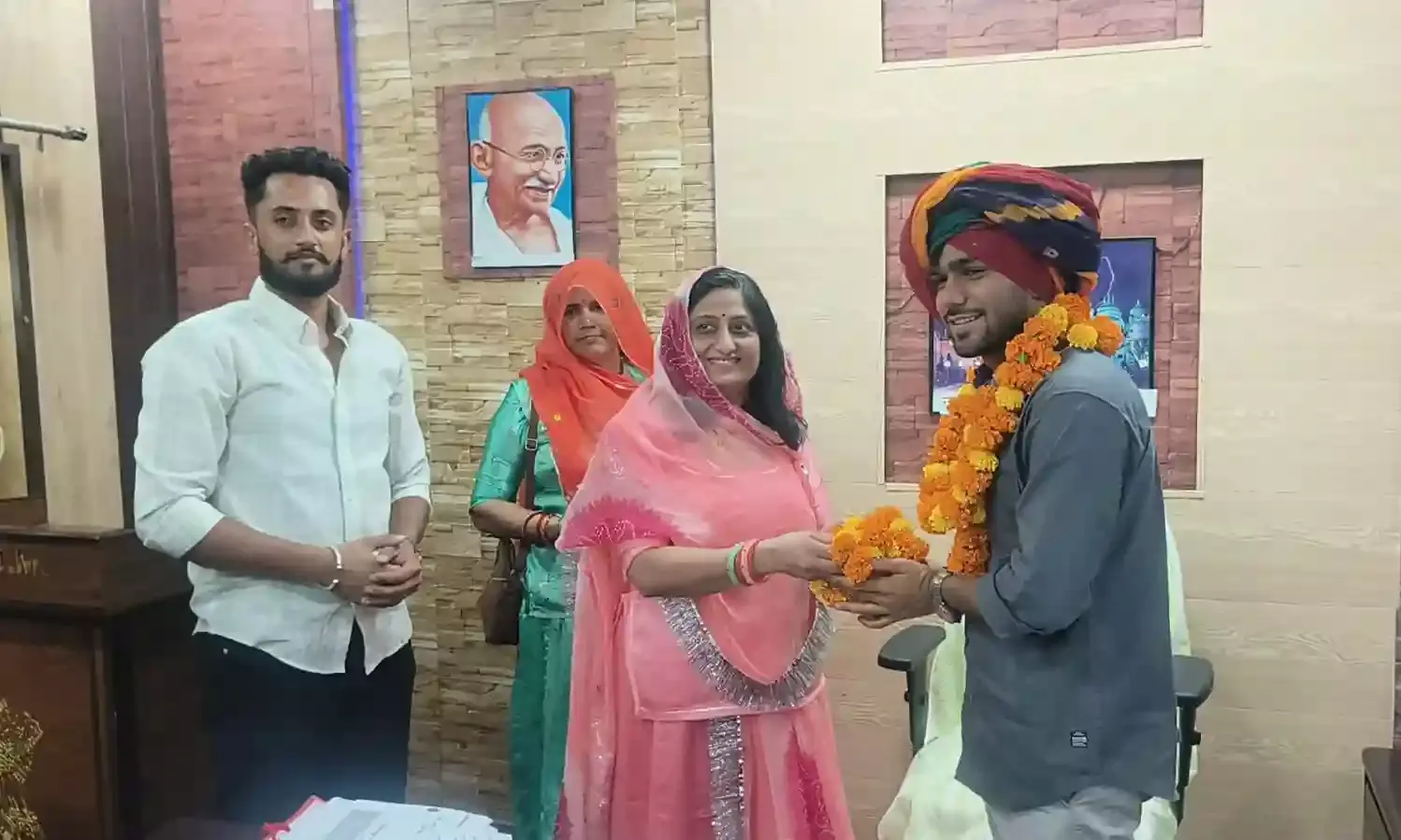 राष्ट्रीय राजपुत करणी सेना ने नवनियुक्त उपखंड अधिकारी का किया स्वागत