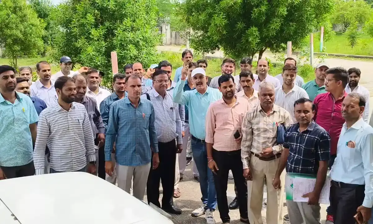 शिक्षकों की समस्याओं का त्वरित समाधान हो –  शर्मा