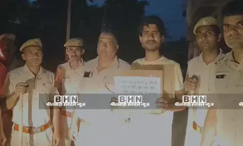 पुलिस ने हिस्ट्रीशीटर की उसके गांव में ही करवाई पैदल परेड, बदमाश बोला मुझसे गलती हो गई, मैं समाज का गुनहगार हूं, दुबारा नहीं करूंगा गलती पुलिस ने हिस्ट्रीशीटर की उसके गांव में ही करवाई पैदल परेड, बदमाश बोला मुझसे गलती हो गई, मैं समाज का गुनहगार हूं, दुबारा नहीं करूंगा गलती