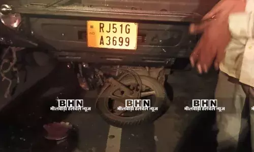 डंपर की टक्कर से बाइक सवार की मौत:एक्सीडेंट के बाद गुस्साए लोगों ने शुरू किया प्रदर्शन, स्टेट हाईवे किया जाम