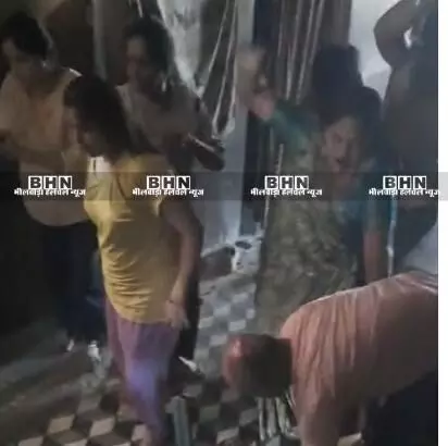 प्रॉपर्टी विवाद में भिड़े दो परिवार, कई घायल प्रॉपर्टी विवाद में भिड़े दो परिवार, कई घायल