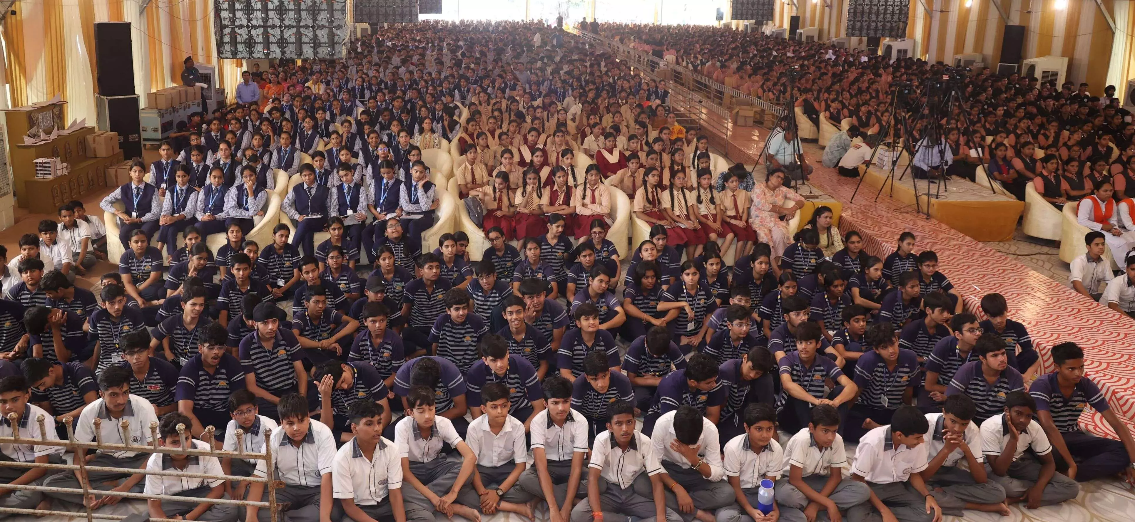 शहर के 10 स्कूल के लगभग 3500 बच्चों ने लिया भाग