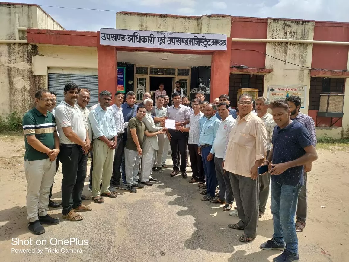 शिक्षकों ने 7 सूत्रीय मांगों को लेकर मुख्यमंत्री के नाम सौंपा ज्ञापन शिक्षकों ने 7 सूत्रीय मांगों को लेकर मुख्यमंत्री के नाम सौंपा ज्ञापन