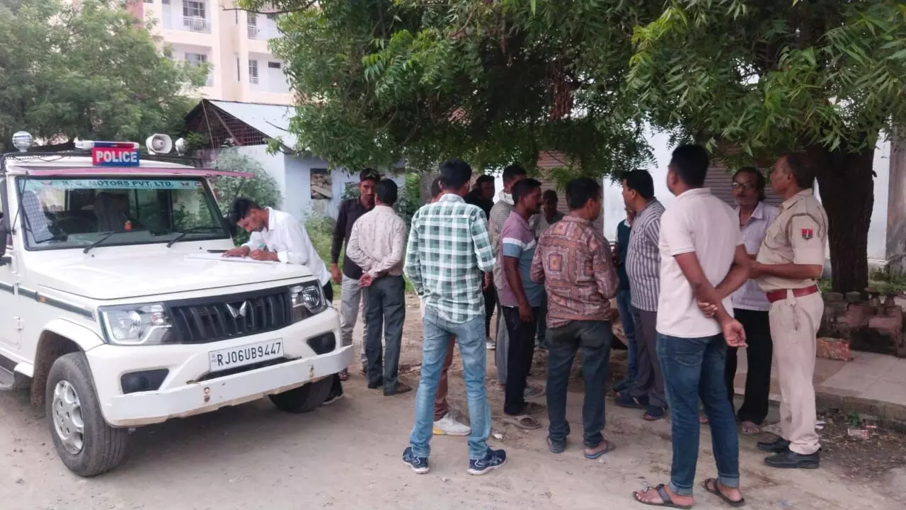 राखी बांधकर लौट रही महिला की ट्रेलर से कुचलकर मौत,बहन और जीजा गंभीर घायल राखी बांधकर लौट रही महिला की ट्रेलर से कुचलकर मौत,बहन और जीजा गंभीर घायल