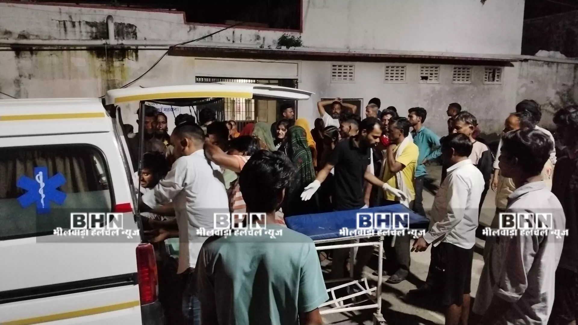 ट्रैक्टर की चपेट में आया बाइक सवार गंभीर रूप से घायल भीलवाड़ा रेफर ट्रैक्टर की चपेट में आया बाइक सवार गंभीर रूप से घायल भीलवाड़ा रेफर