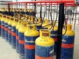 LPG सिलेंडर की कीमतों में 33.50 रुपये की  कटौती