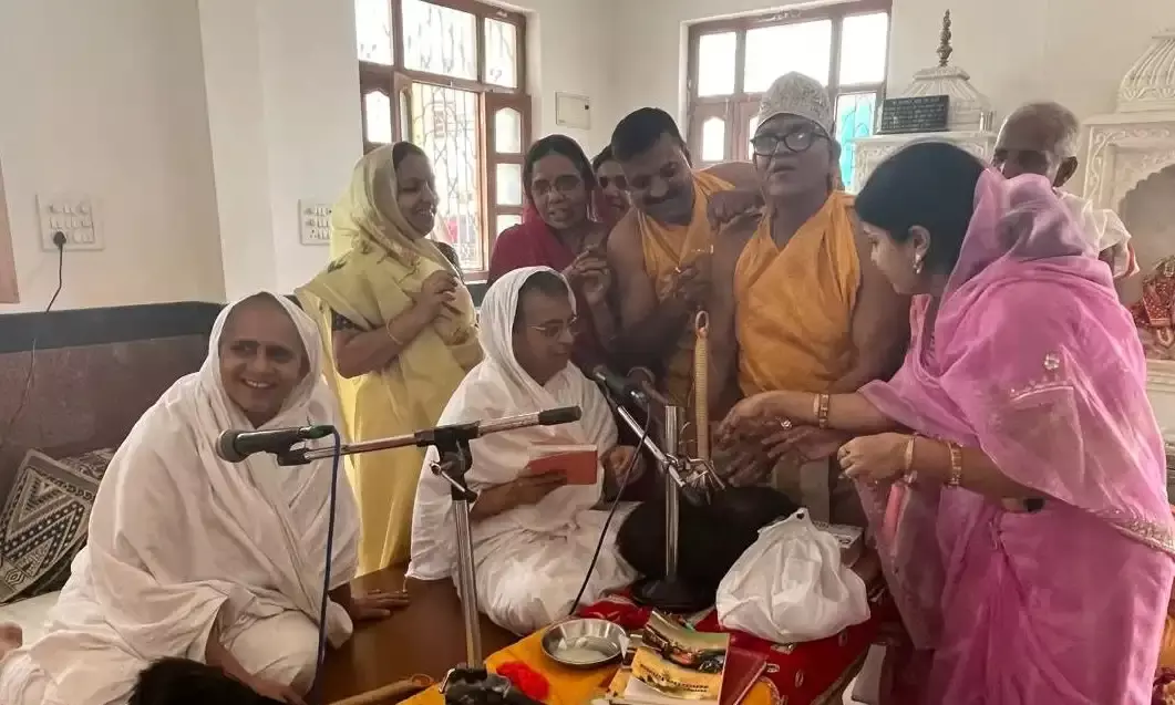 श्रेयांस नाथ भगवान के मोक्ष कल्याणक पर्व पर निर्वाण लड्डू चढ़ाया