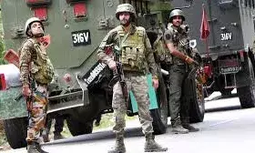 कश्मीर के कुलगाम में आतंकियों से मुठभेड़ में दो जवान शहीद