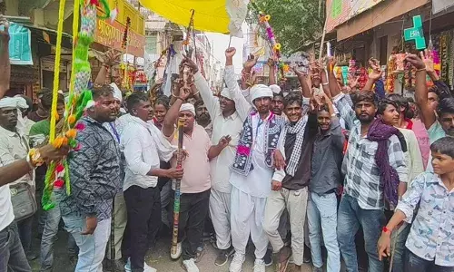 गंगापुर में विश्व आदिवासी दिवस पर निकाली गई विशाल शोभायात्रा