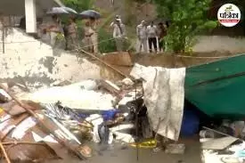 दिल्ली में राखी पर बड़ा हादसा, भारी बारिश के बाद गिरी दीवार; तीन बच्चियों समेत 8 की मौत दिल्ली में राखी पर बड़ा हादसा, भारी बारिश के बाद गिरी दीवार; तीन बच्चियों समेत 8 की मौत