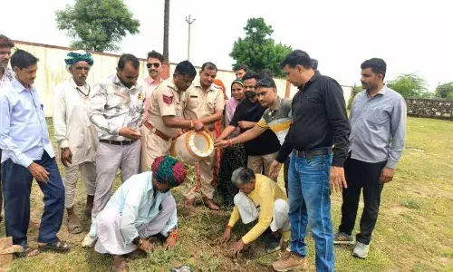 प्रकृति की रक्षा के लिए पौधारोपण जरूरी:- धाकड़ प्रकृति की रक्षा के लिए पौधारोपण जरूरी:- धाकड़