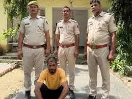 करेड़ा में ज्वेलरी शॉप से सोने के गहने चोरी करने वाला शातिर गिरफ्तार करेड़ा में ज्वेलरी शॉप से सोने के गहने चोरी करने वाला शातिर गिरफ्तार